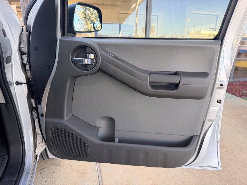 Used 2014 Nissan Xterra X AWD/4WD image 32