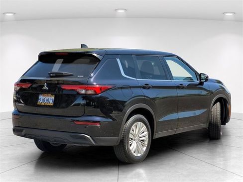 Used 2023 Mitsubishi Outlander ES image 4