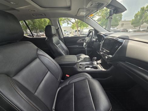 Used 2018 Chevrolet Traverse LT FWD image 11