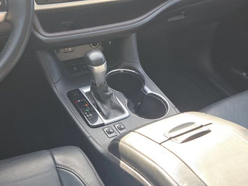 Used 2016 Toyota Highlander XLE FWD image 19