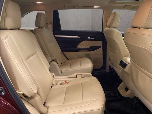 Used 2018 Toyota Highlander XLE AWD/4WD image 24