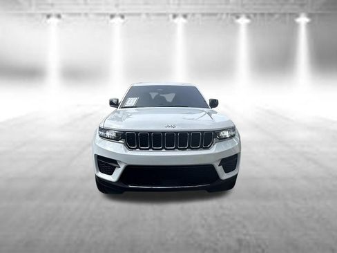 Used 2024 Jeep Grand Cherokee Laredo X RWD image 2