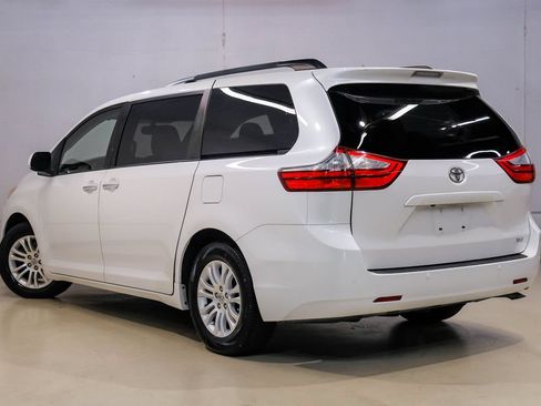 Used 2016 Toyota Sienna XLE w/ XLE Navigation Package FWD image 14