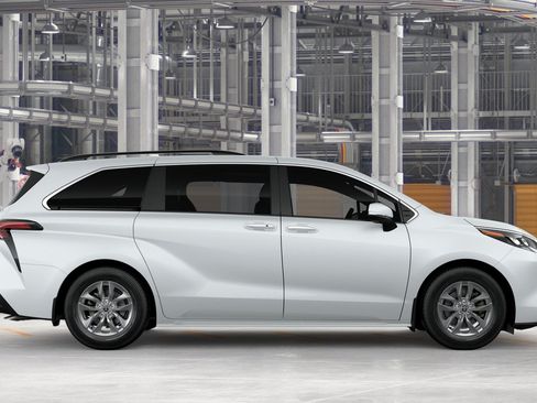 New 2026 Toyota Sienna XLE AWD/4WD image 12