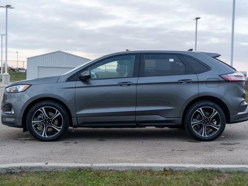 Used 2023 Ford Edge ST image 4