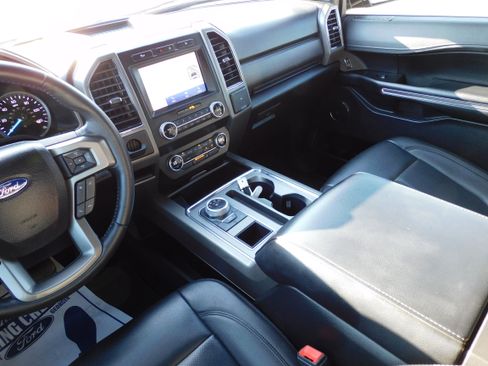 Used 2021 Ford Expedition XLT image 18