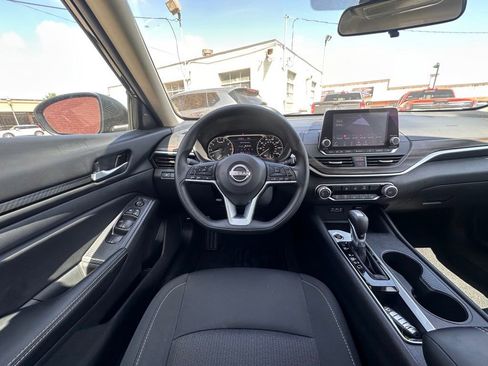 Certified 2025 Nissan Altima 2.5 SV FWD image 18