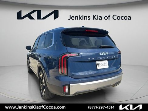 Used 2024 Kia Telluride EX w/ EX Captain's Chair Package AWD/4WD image 7