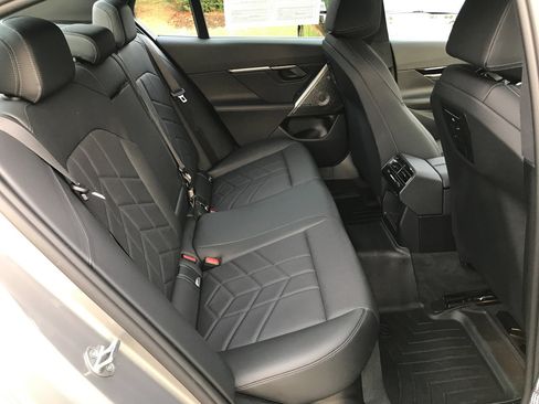 Used 2024 BMW 530i xDrive w/ Premium Package image 33