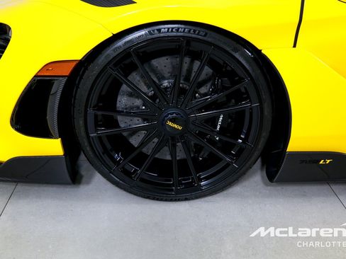 Used 2022 McLaren 765LT RWD image 28