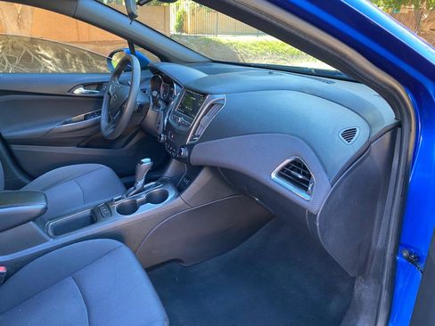 Used 2019 Chevrolet Cruze LT w/ Convenience Package FWD image 52