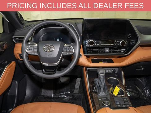 Used 2026 Toyota Highlander Platinum AWD/4WD image 7