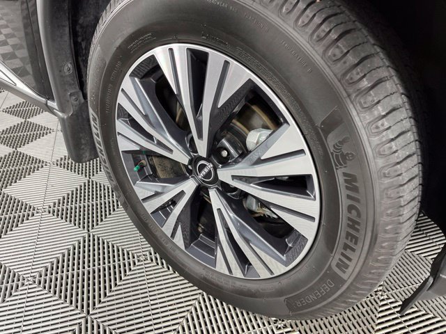 Used 2023 Nissan Rogue SV w/ SV Premium B Package FWD image 16