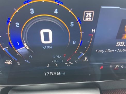 Used 2025 Chevrolet Traverse Z71 w/ Enhanced Driving Package image 23