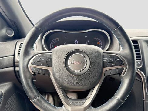 Used 2018 Jeep Grand Cherokee Laredo AWD/4WD image 11