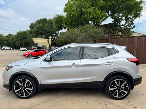 Used 2018 Nissan Rogue Sport SL w/ SL Premium Package FWD image 4