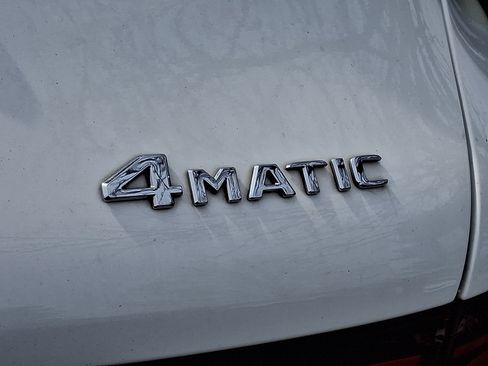 Used 2021 Mercedes-Benz GLC 300 4MATIC image 10