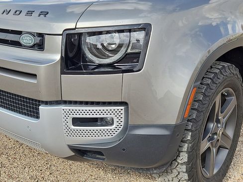 Used 2021 Land Rover Defender 110 SE image 9