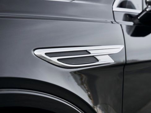 Used 2023 Bentley Bentayga Extended Wheelbase AWD/4WD image 9