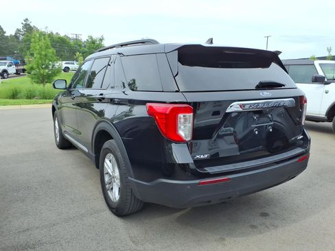 Used 2023 Ford Explorer XLT AWD/4WD image 4