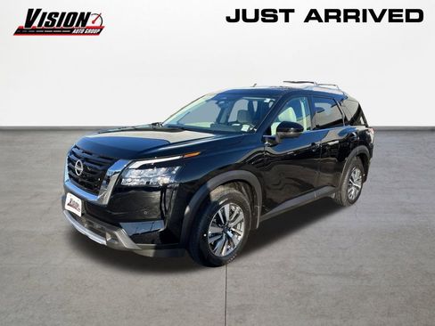 New 2025 Nissan Pathfinder SL image 1