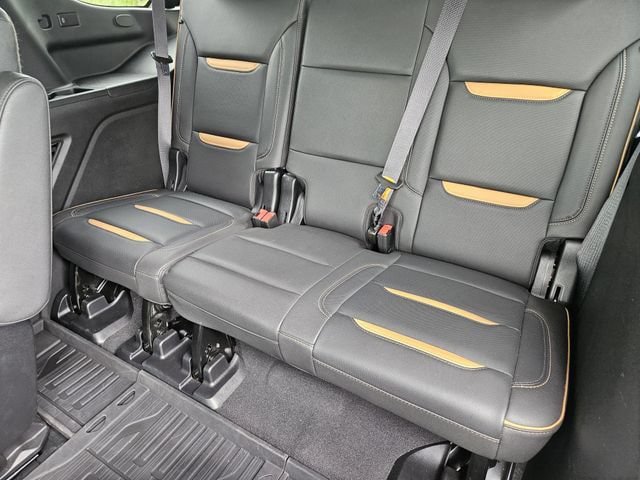 Used 2024 GMC Yukon AT4 w/ Technology Package AWD/4WD image 32