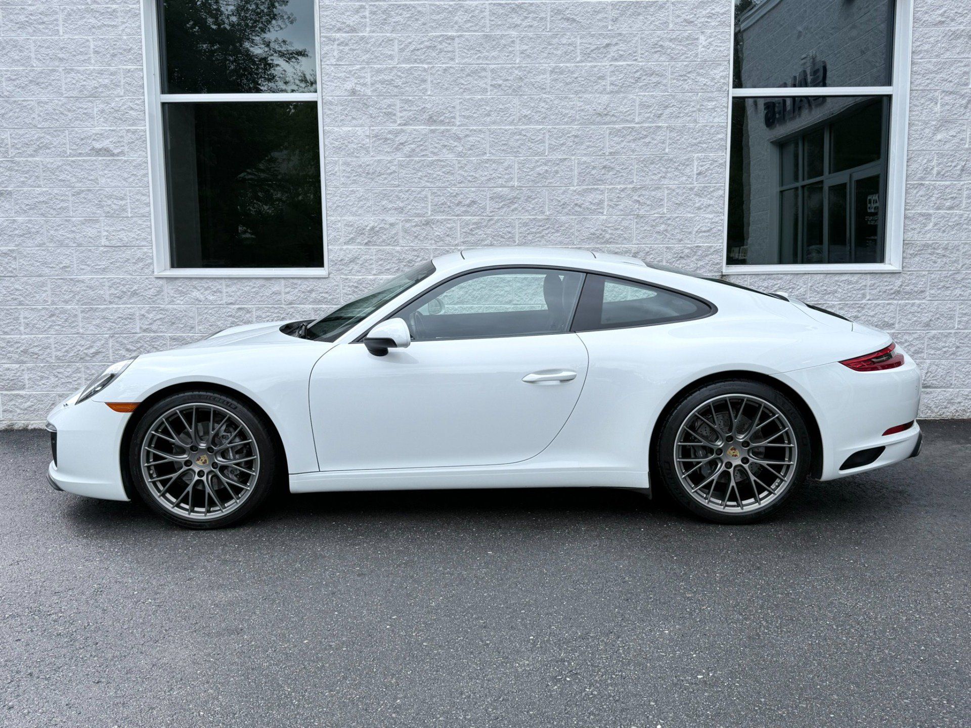 Used 2017 Porsche 911 Carrera 4 AWD/4WD image 5
