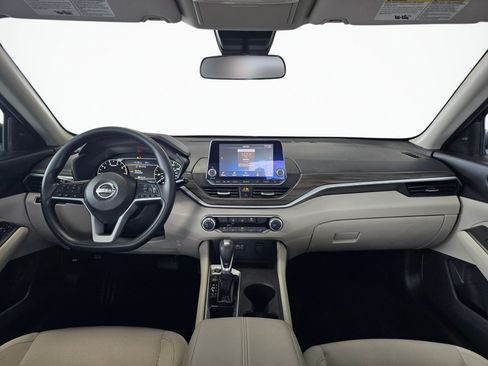 Used 2025 Nissan Altima 2.5 SV FWD image 32