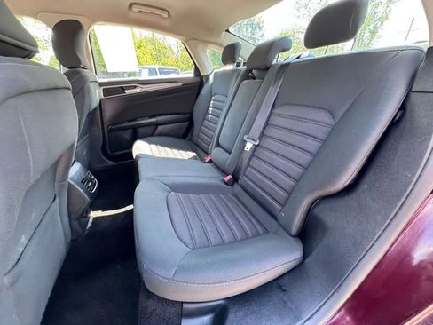 Used 2018 Ford Fusion SE w/ Fusion SE Technology Package FWD image 11
