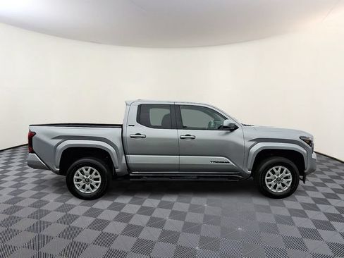 Used 2025 Toyota Tacoma SR5 AWD/4WD image 7