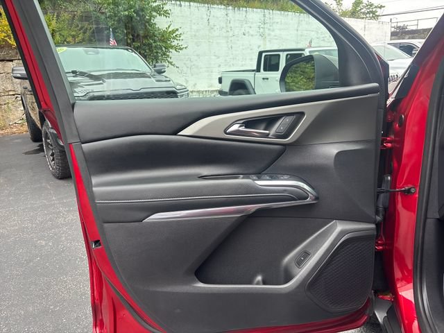 Used 2024 Chevrolet Traverse LT w/ Midnight/Sport Edition AWD/4WD image 13