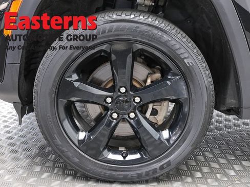 Used 2023 Jeep Grand Cherokee L Laredo AWD/4WD image 35