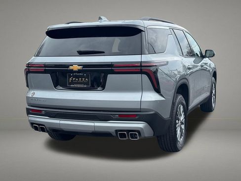 Used 2025 Chevrolet Traverse LT image 5