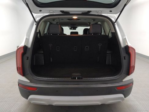 Used 2020 Kia Telluride LX FWD image 29