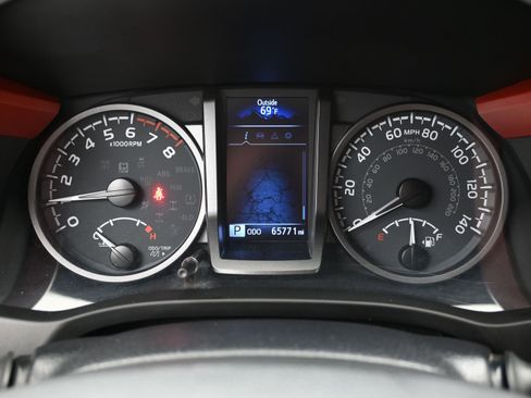 Used 2020 Toyota Tacoma TRD Off-Road image 26