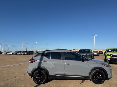 Used 2023 Nissan Kicks SR w/ SR Premium Package image 8
