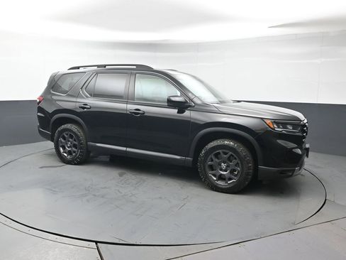 Used 2023 Honda Pilot TrailSport image 8
