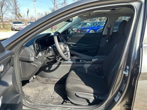Used 2025 Hyundai Elantra SEL w/ Cargo Package image 23