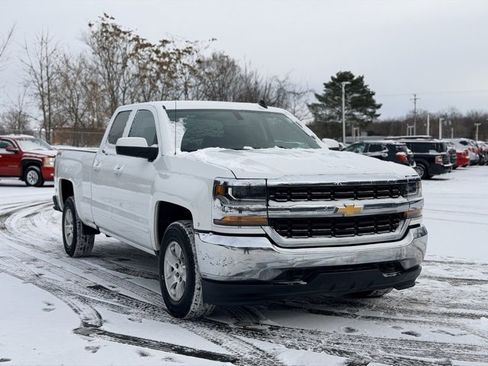 Used 2019 Chevrolet Silverado 1500 LT image 2