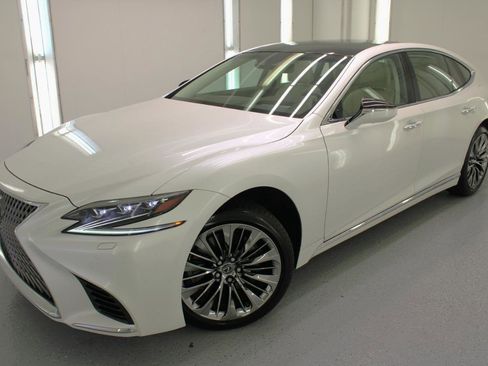 Used 2018 Lexus LS 500 w/ Luxury Package RWD image 2