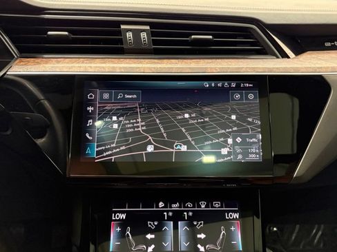 Used 2019 Audi e-tron Prestige AWD/4WD image 36