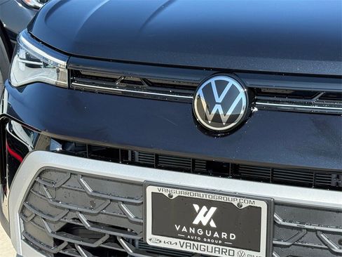 New 2026 Volkswagen Taos SE image 6