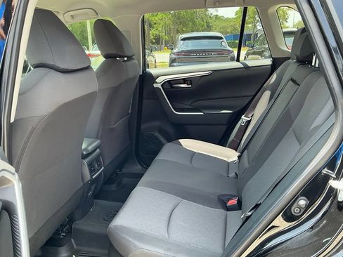 Used 2025 Toyota RAV4 XLE AWD/4WD image 27