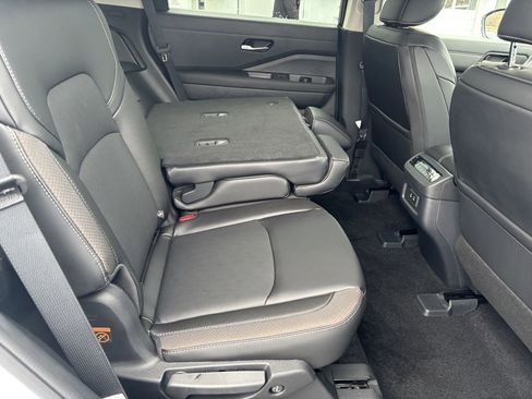 New 2026 Nissan Pathfinder SL AWD/4WD image 29