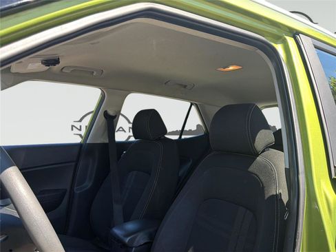 Used 2020 Hyundai Venue SEL FWD image 13