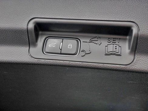 Used 2020 Ford Explorer XLT w/ Equipment Group 202A image 17