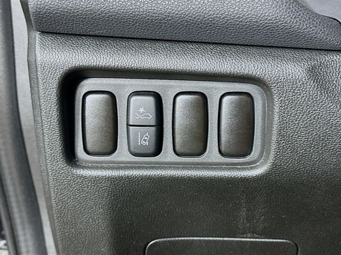 Used 2025 Mitsubishi Outlander Sport LE AWD/4WD image 17