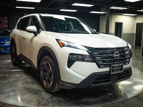 Used 2024 Nissan Rogue SV FWD image 5