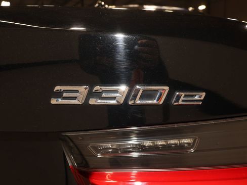 Used 2022 BMW 330e xDrive w/ Convenience Package image 36