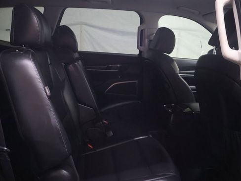 Used 2024 Kia Telluride LX image 13